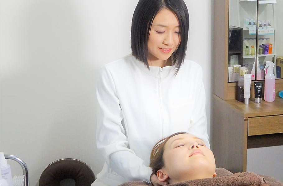 美容鍼灸の様子